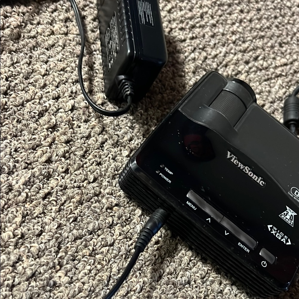 Black Portable Projector - Picture 4 of 8